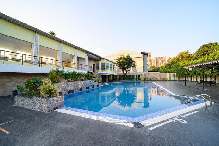 Pools & Facilities