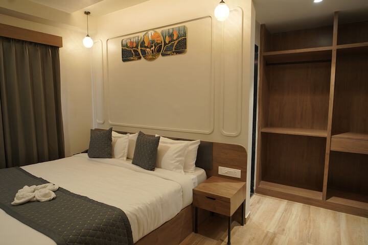 Room 5 of 20