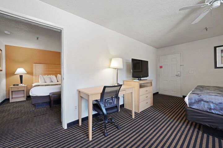 1 King Bed Business Desk Microwave and Refrigerator High Speed Internet Accessible Safe (19 of 20)
