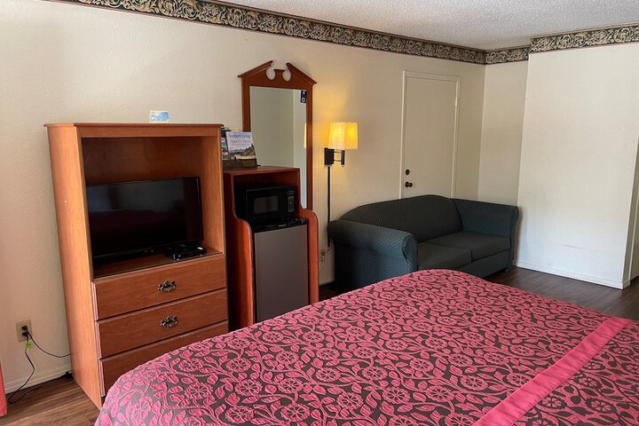 2 Queen Beds (7 of 9)