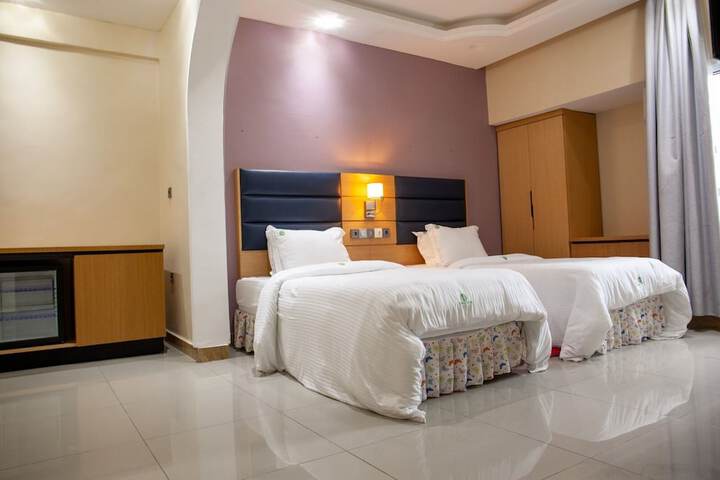 Room 5 of 28