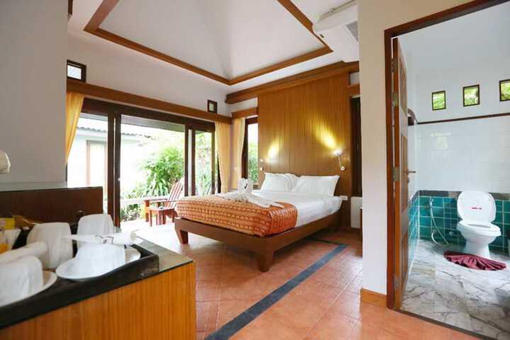 Room 5 of 68
