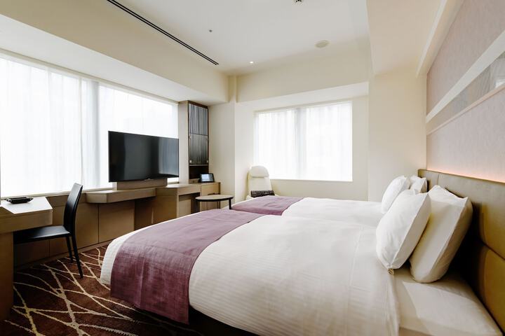 Room 13 of 35