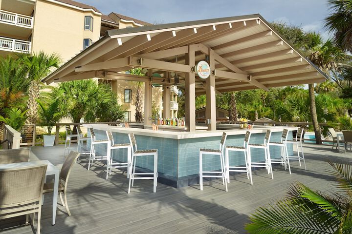 Poolside bar
