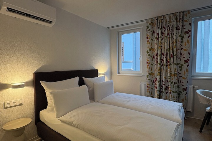 Room 17 of 42