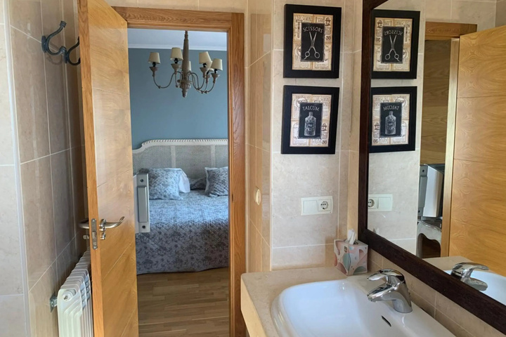Room 8 of 19