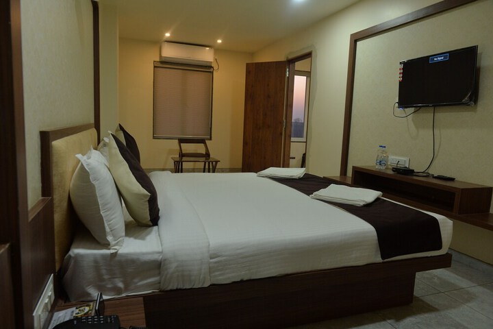 Room 13 of 32