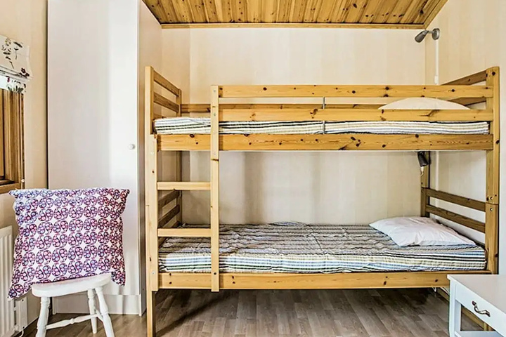 Room 4 of 13