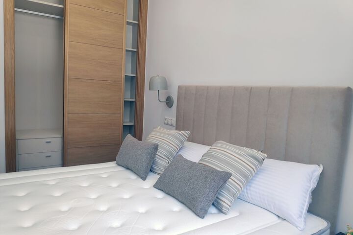 Room 4 of 37