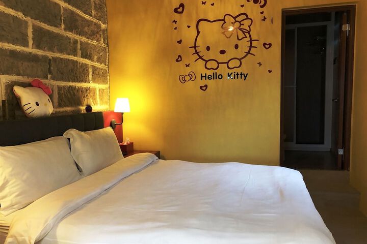 Room 3 of 92