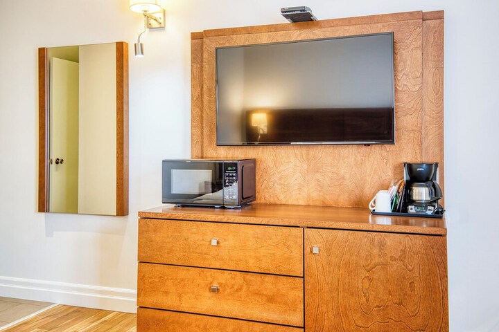 Room 10 of 25