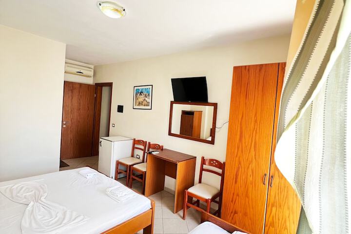 Room 14 of 33