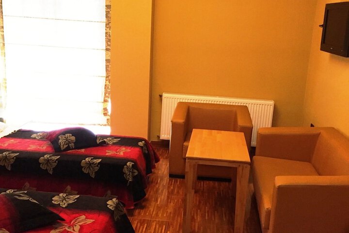 Room 13 of 98