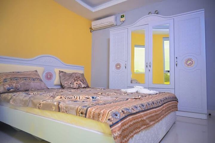Room 8 of 13