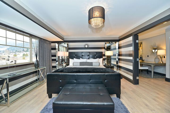 Room 3 of 92