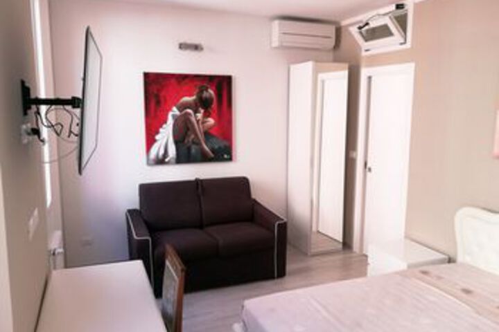 Room 63 of 98