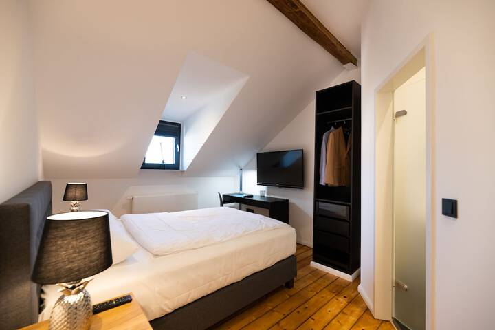 Room 3 of 34