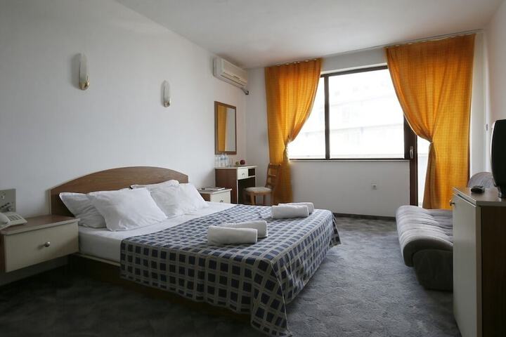 Room 4 of 35