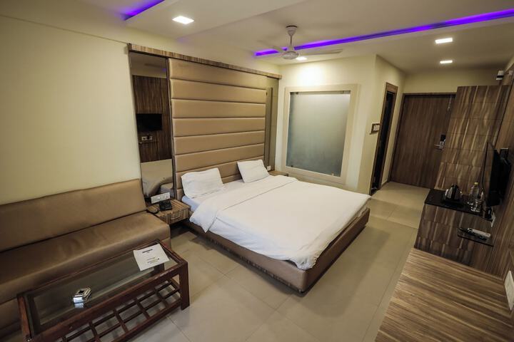 Room 12 of 108