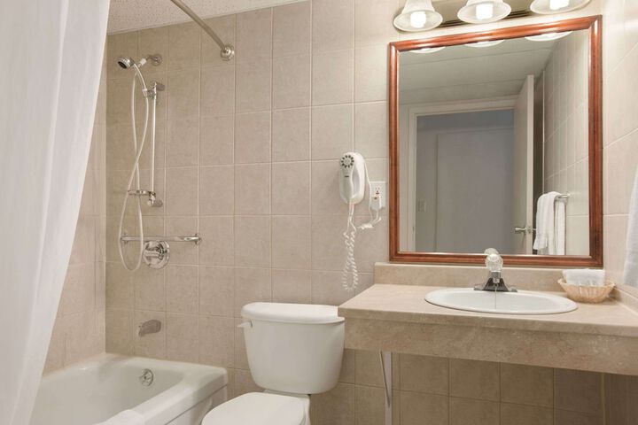 2 Queen Beds Premier Room (6 of 6)
