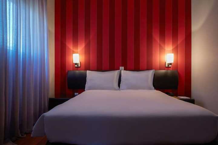 Room 7 of 39