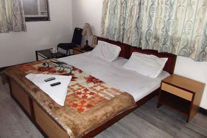 Room 9 of 20