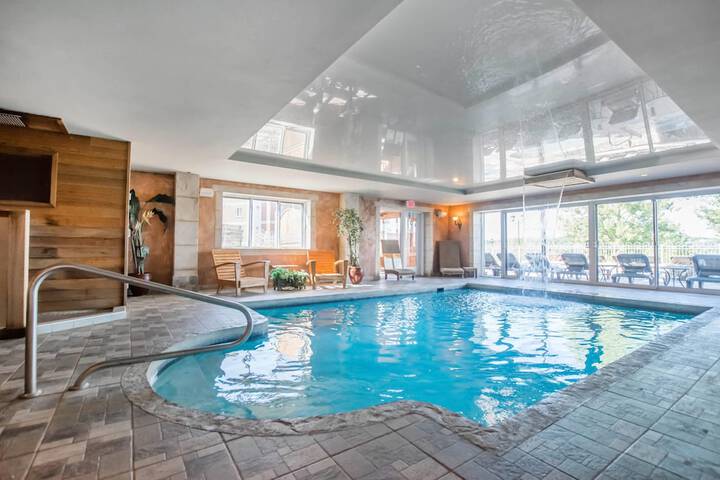 Hotel Pool