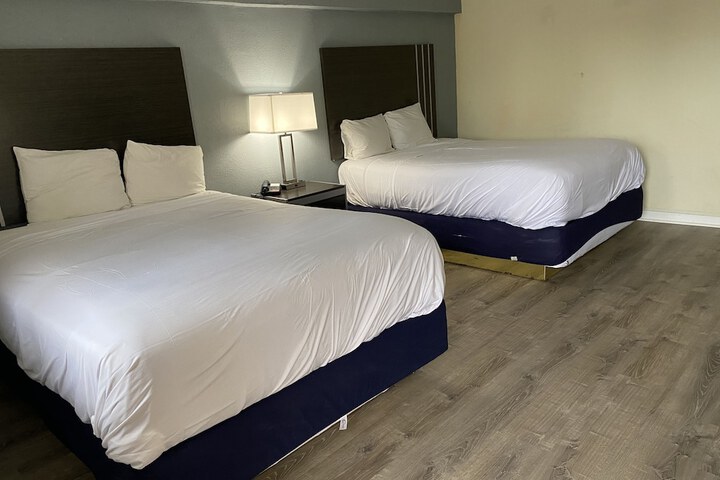 2 Queen Beds (19 of 41)