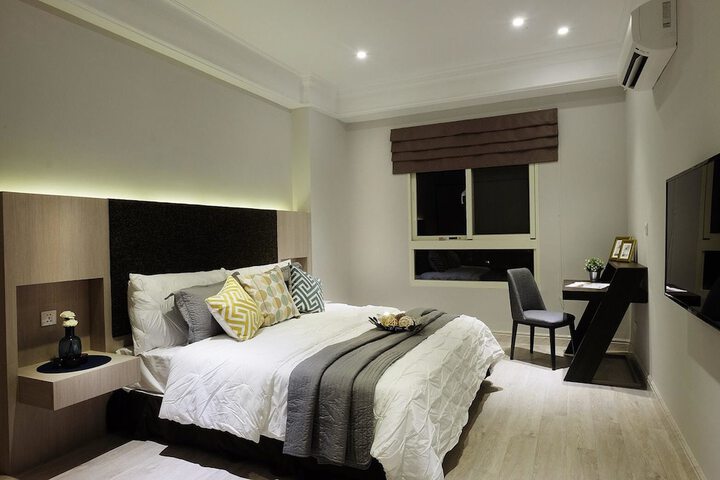Room 9 of 35