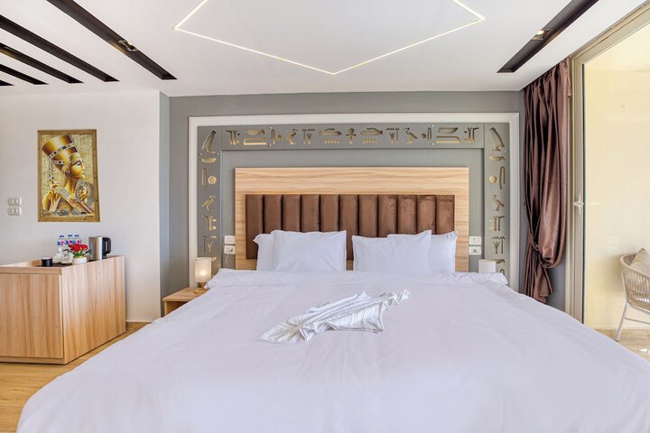 Room 4 of 32