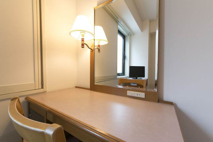 Room 5 of 22
