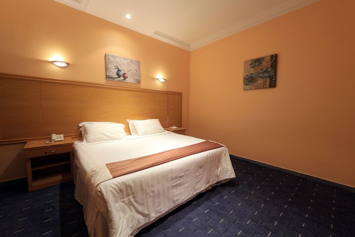 Room 7 of 37