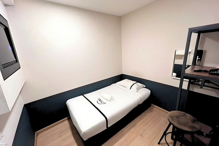 Room 3 of 12