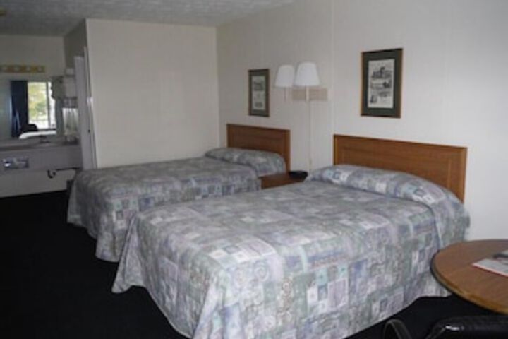 Room 7 of 18