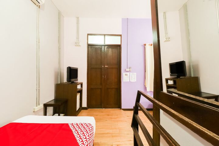 Room 27 of 37