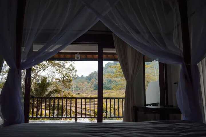 Room 4 of 24