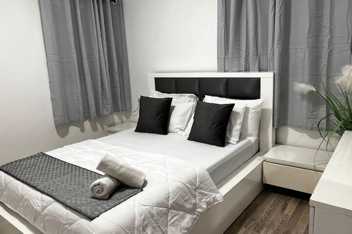 Room 16 of 28