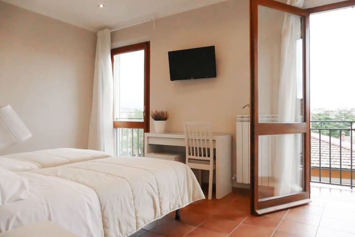 Room 5 of 28