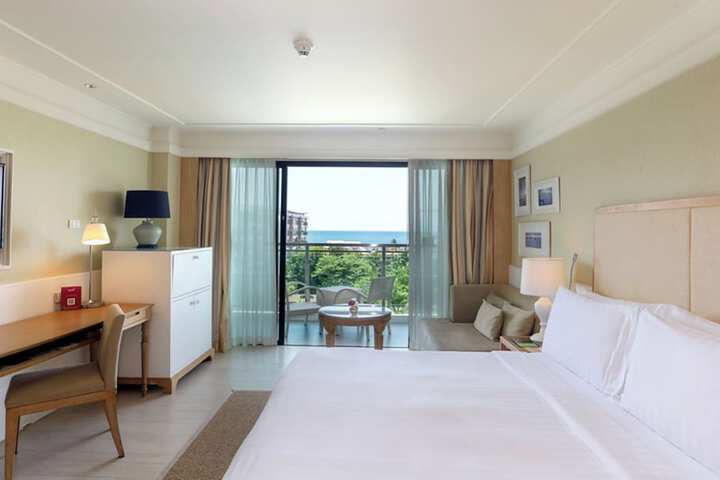 Room 21 of 203