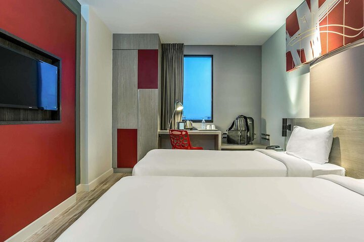 Room 14 of 65