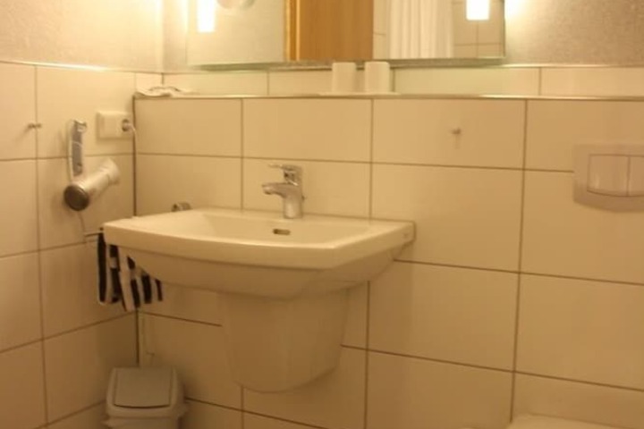 Room 9 of 22