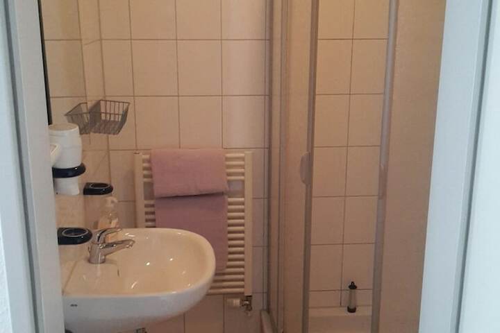 Room 9 of 25