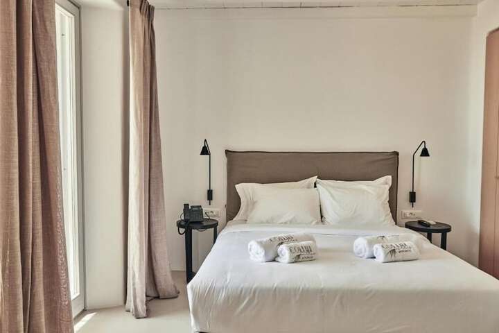 Room 9 of 62