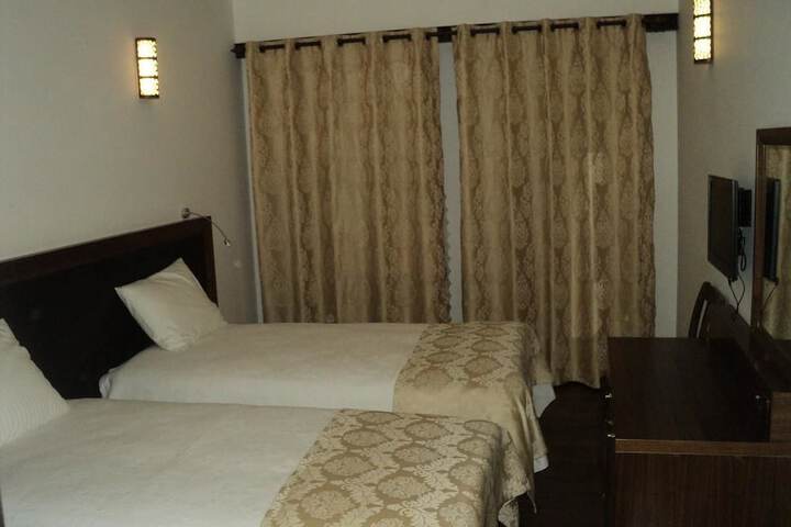 Room 7 of 33