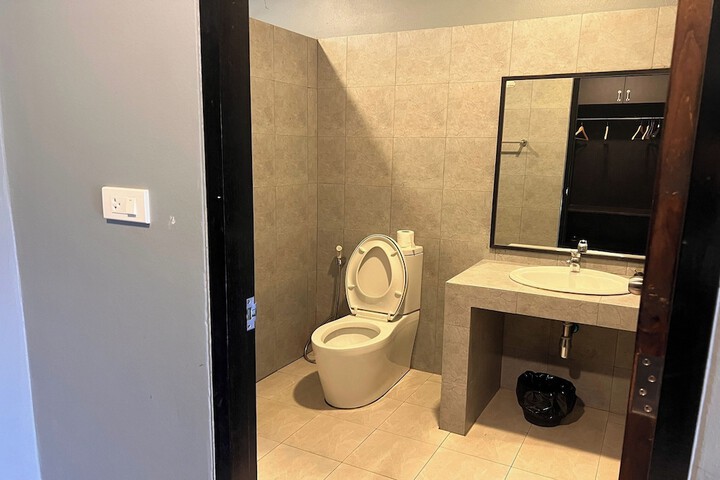 Room 35 of 46