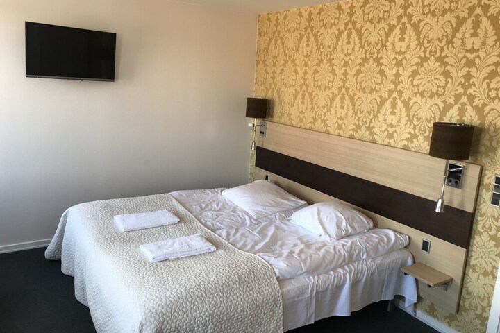 Room 4 of 33