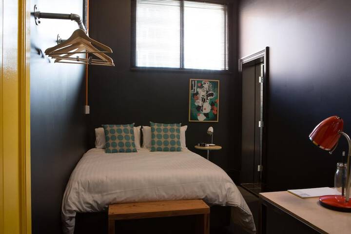 Room 11 of 37