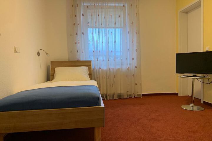 Room 25 of 49