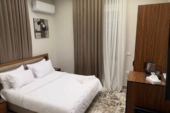 Room 8 of 43