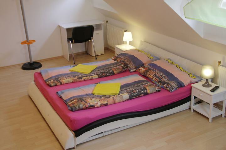 Room 5 of 12
